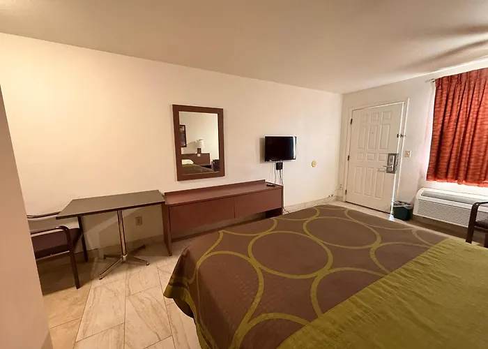 Hotel Del Rio O Near Downtown 2*