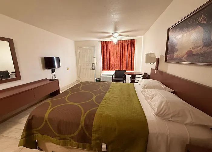 Hotel Del Rio O Near Downtown 2*