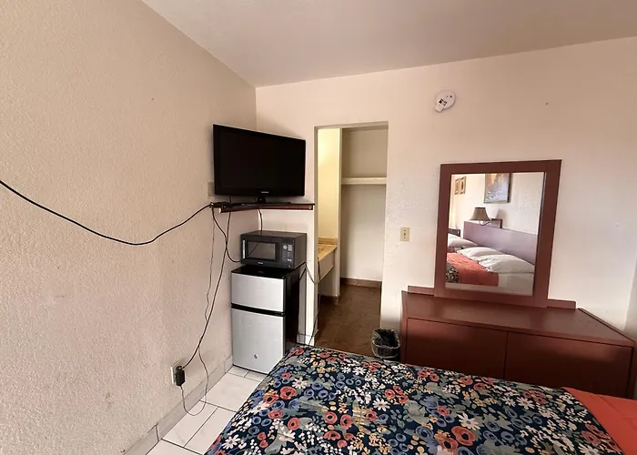 Hotel Del Rio O Near Downtown 2*