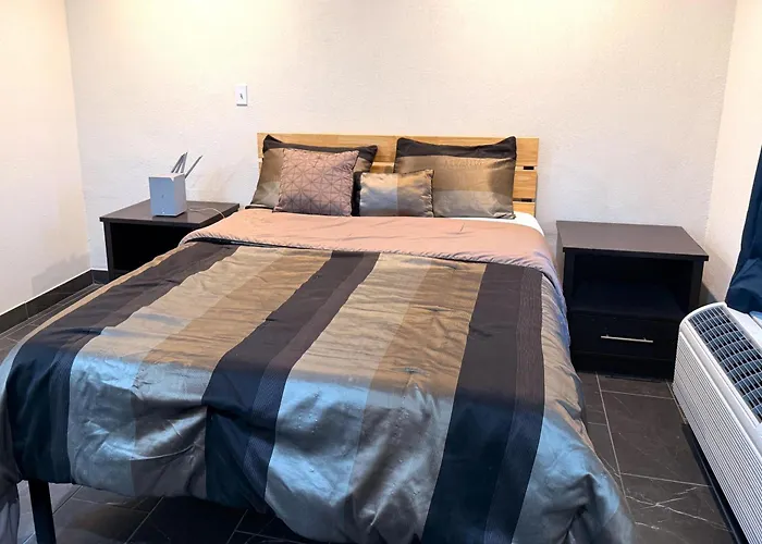 Hotel Del Rio O Near Downtown Mesa