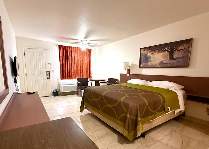 Del Rio O Near Downtown 2*