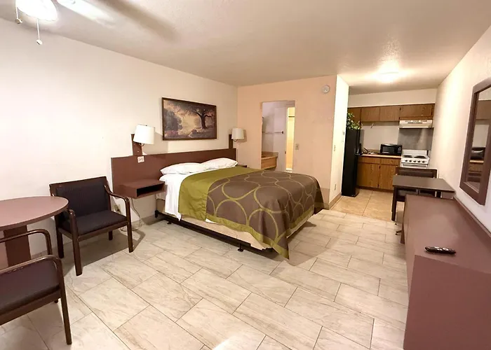 Hotel Del Rio O Near Downtown