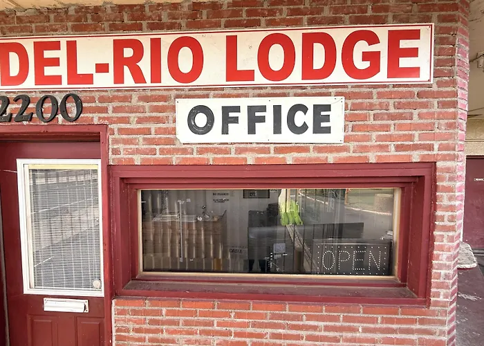 Hotel Del Rio O Near Downtown